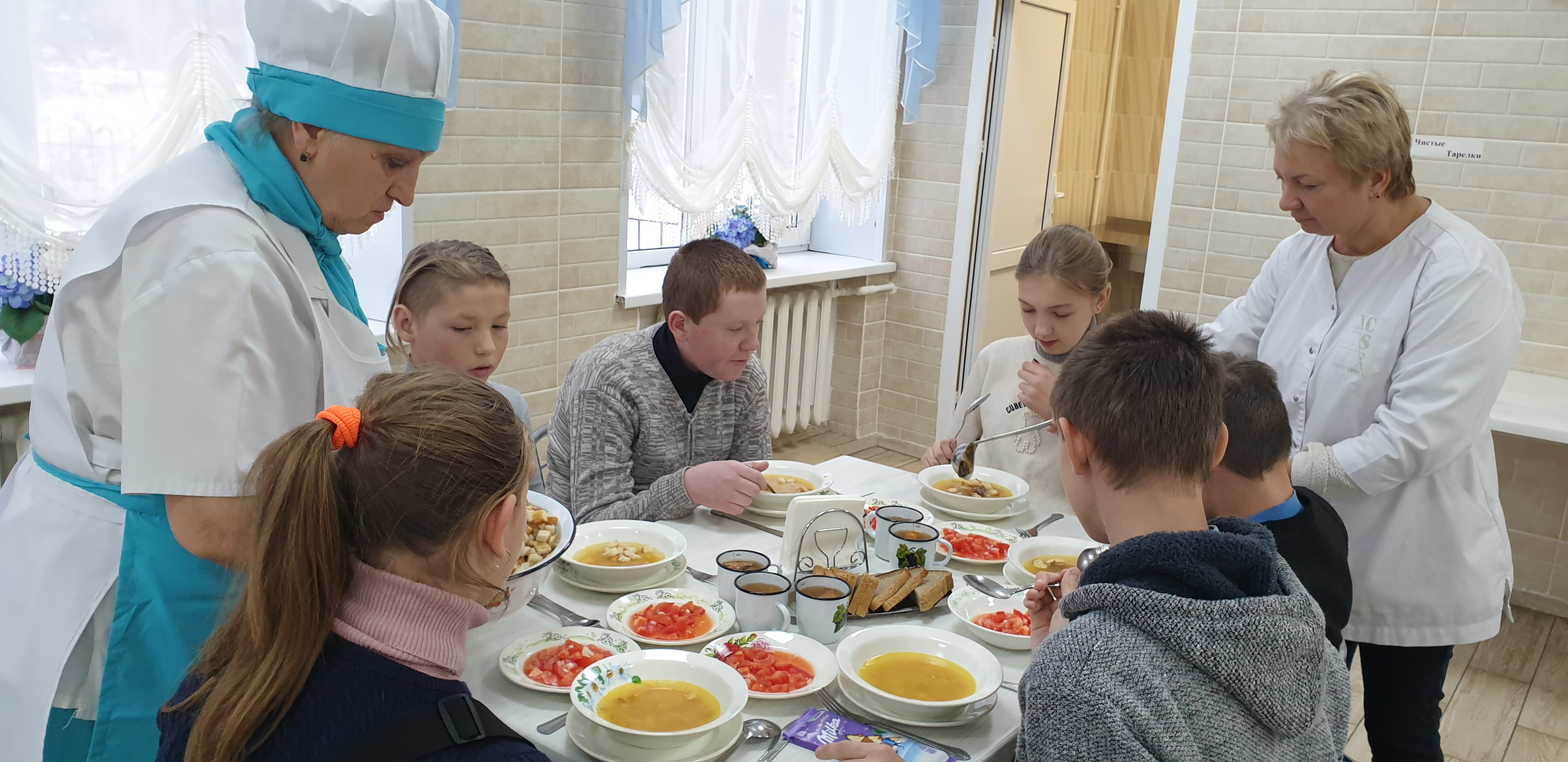 Школьный обед.